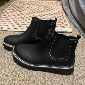 Wonder nation girl boots size 5